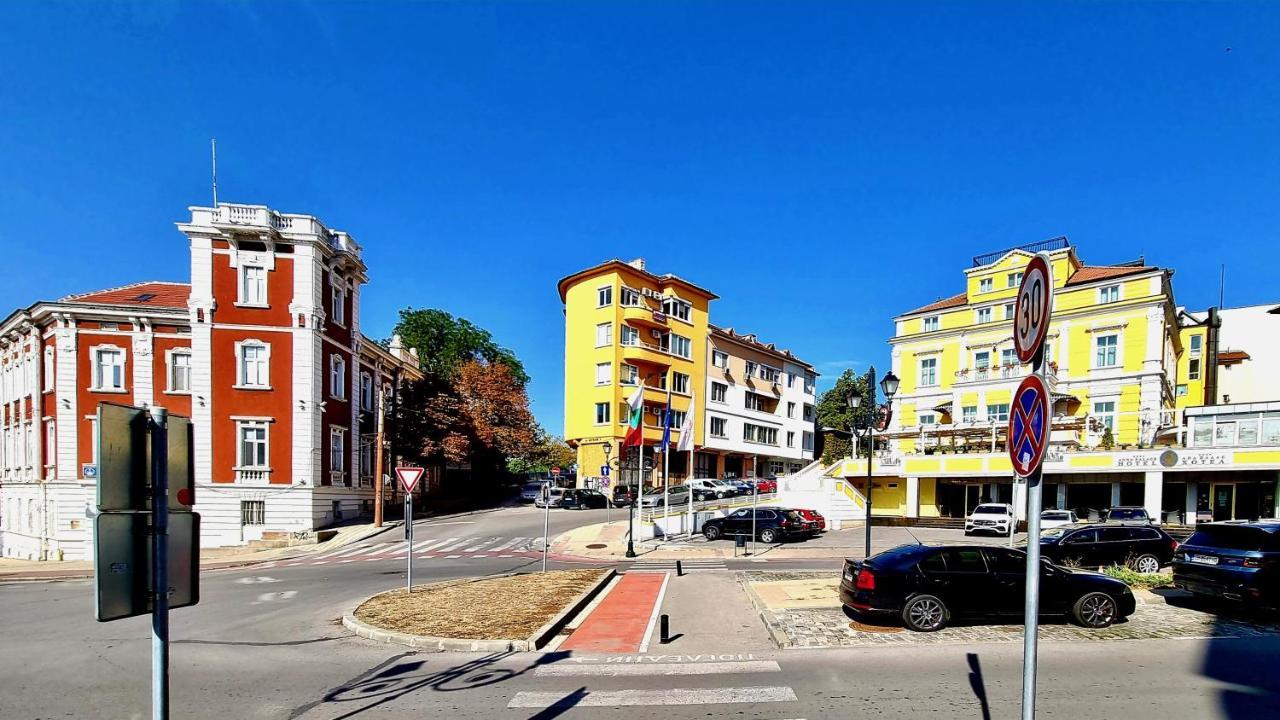 Old Town City Center Apartment Ruse Exterior photo